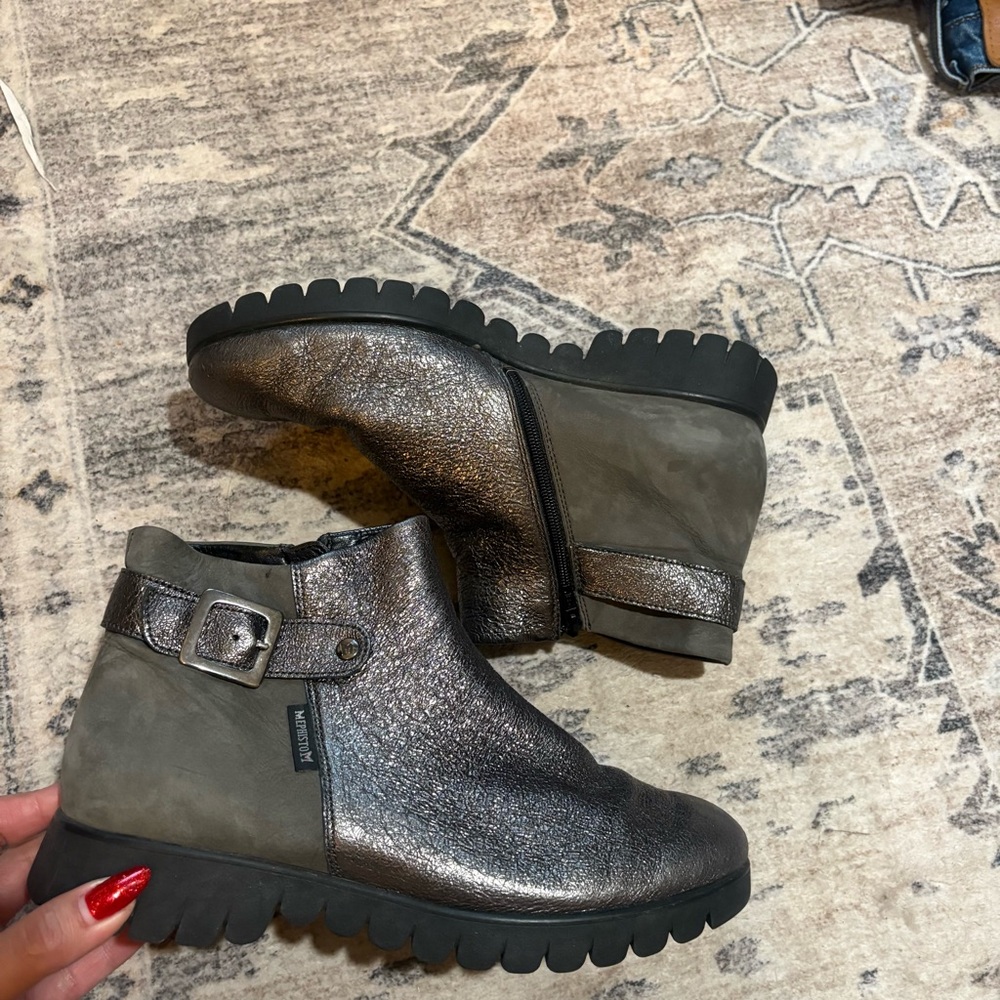 Mephisto leather metallic ankle boots size 6.5